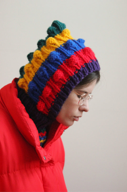 Multicolored Balaclava with dimensional tuck knitting technique