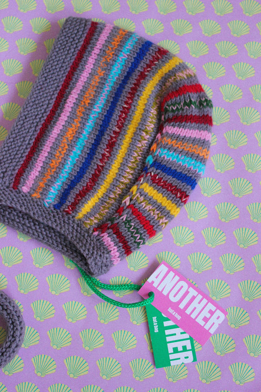 Random Multicolor Hand-knitted Adult Bow Tie Bonnet hat in Charcoal Gray