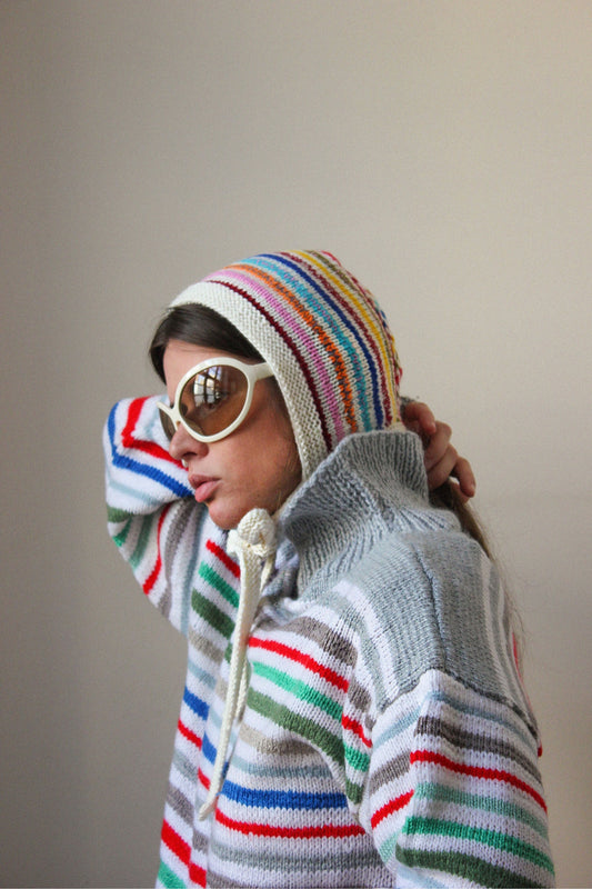 Random Multicolor Hand-knitted Adult Bow Tie Bonnet hat in Ivory