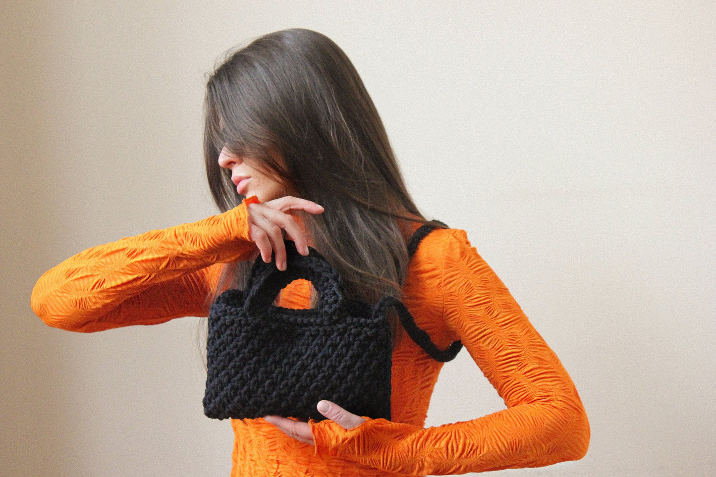 Сoarse knitted crossbody tote bag in black , tote bag