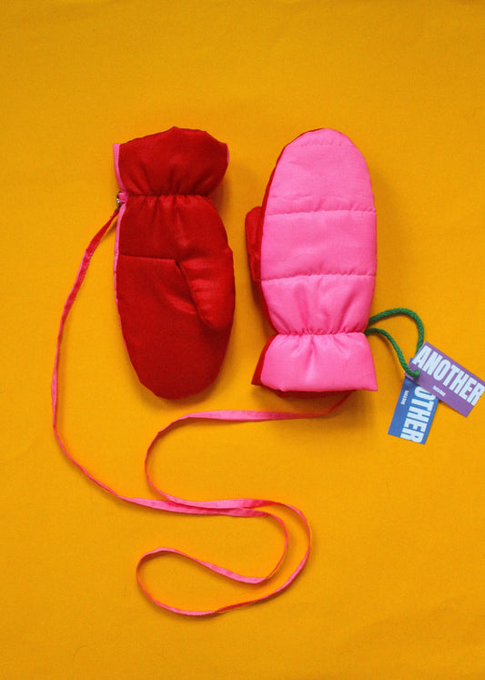 Bicolor Pillow Puffer Mittens on Strings in Hot pink & Red