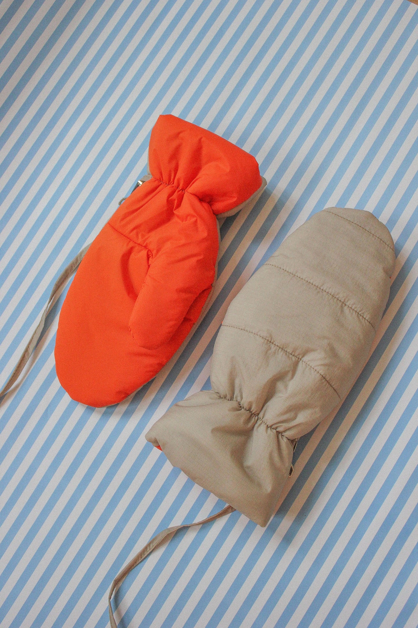 Bicolor Puffer Mittens on Strings in orange and beige
