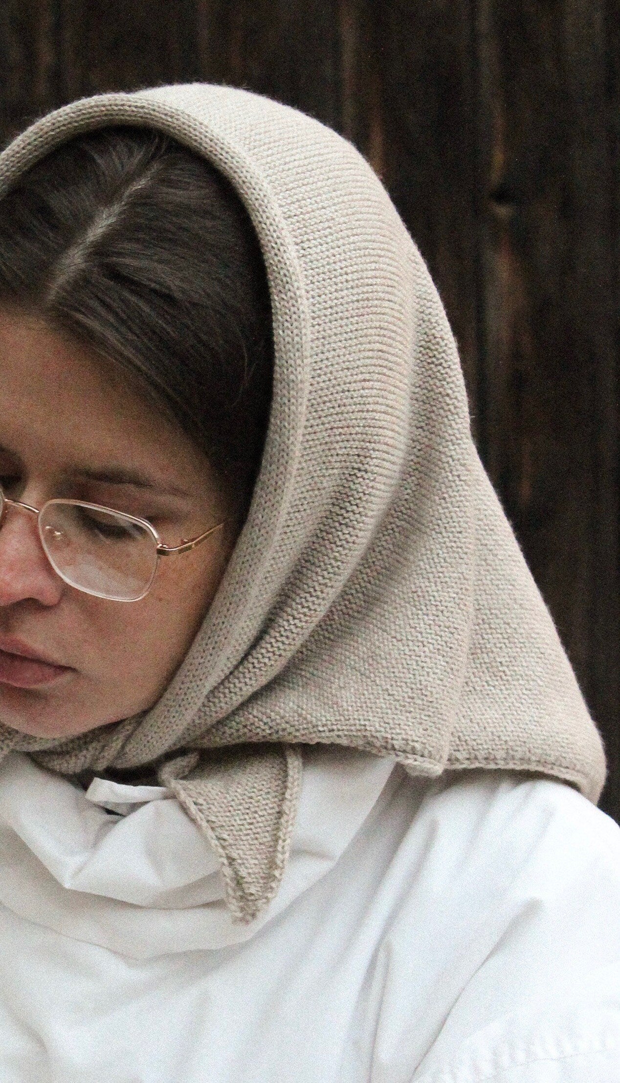 Handcrafted headscarf in Beige