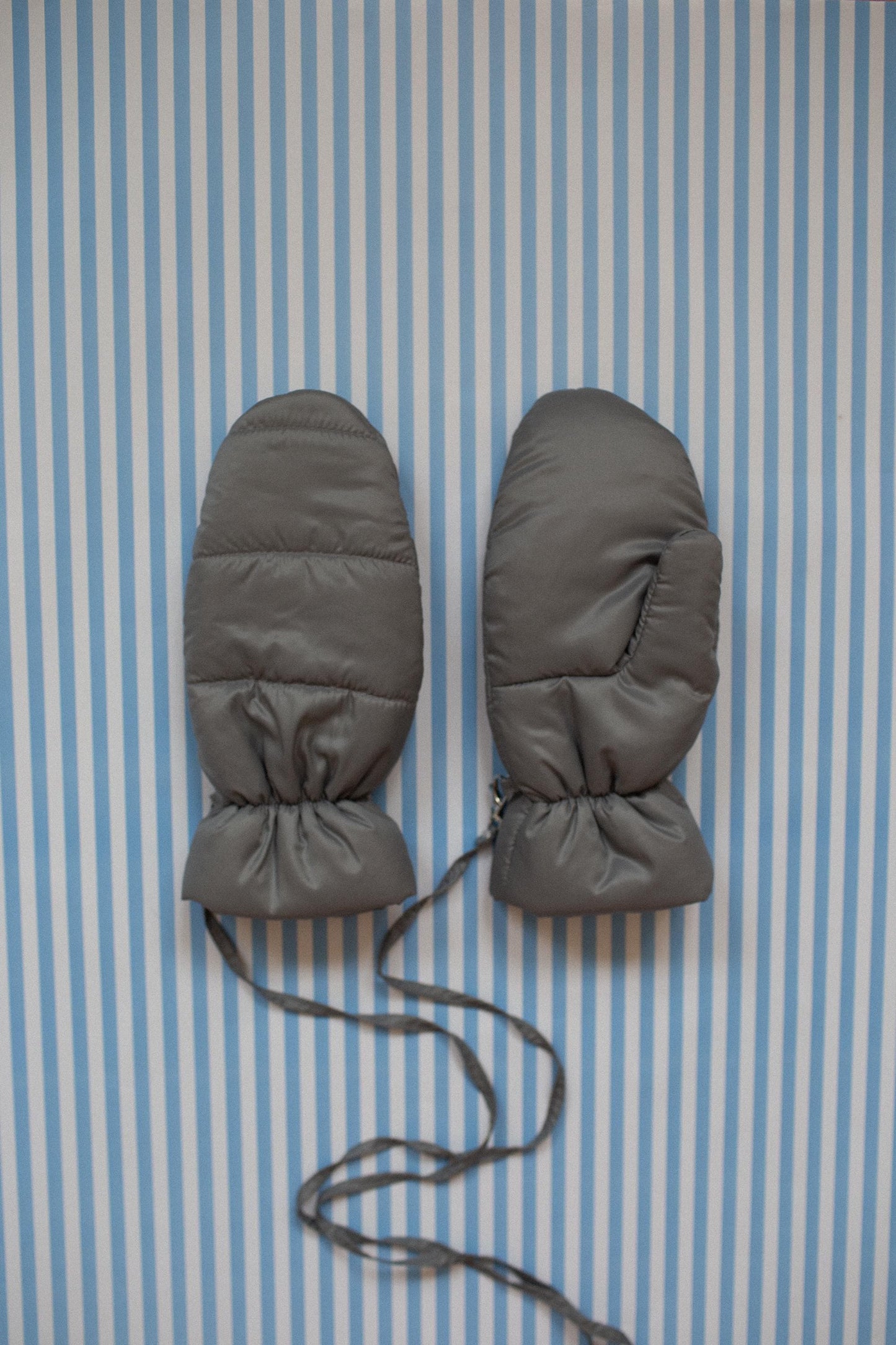 Pillow Puffer Mittens on Strings in gray