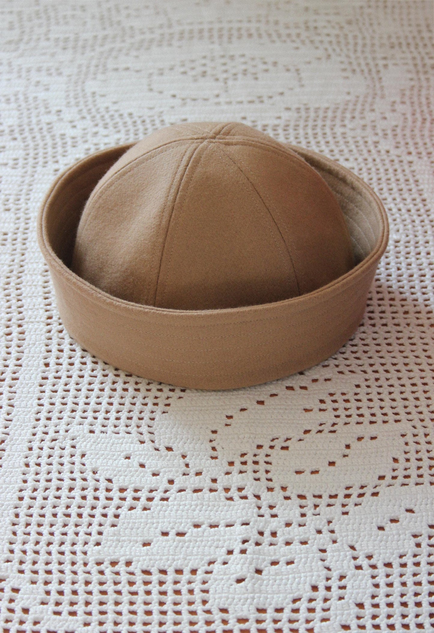 Drap Marine Pillbox in Camel Brown