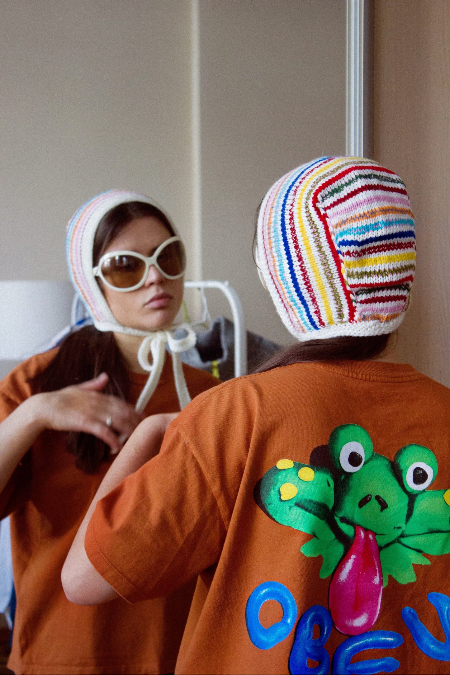 Random Multicolor Hand-knitted Adult Bow Tie Bonnet hat in Ivory