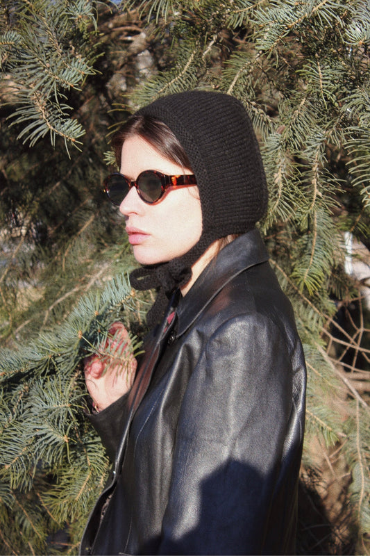 Hand-knitted Adult Bow Tie Bonnet hat in Black