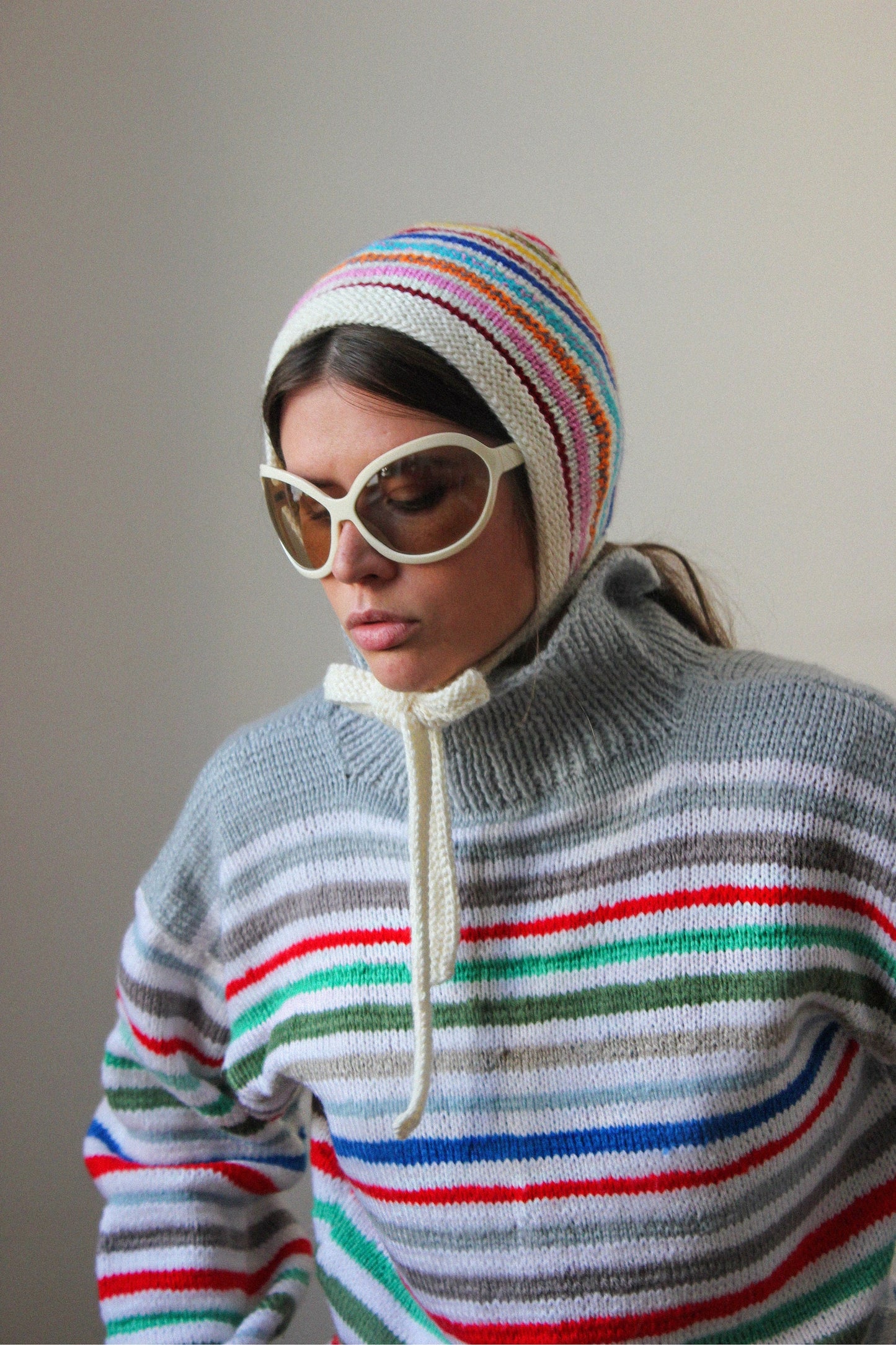 Random Multicolor Hand-knitted Adult Bow Tie Bonnet hat in Ivory