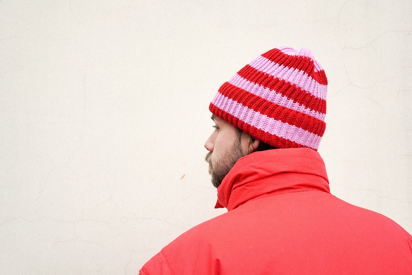 Stripped beanie hat in red and pink