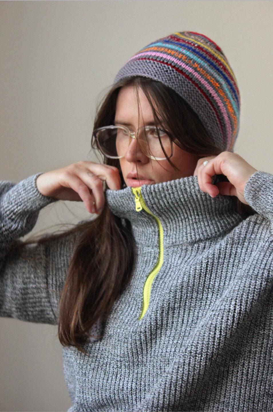 Random Multicolor Hand-knitted Adult Bow Tie Bonnet hat in Charcoal Gray