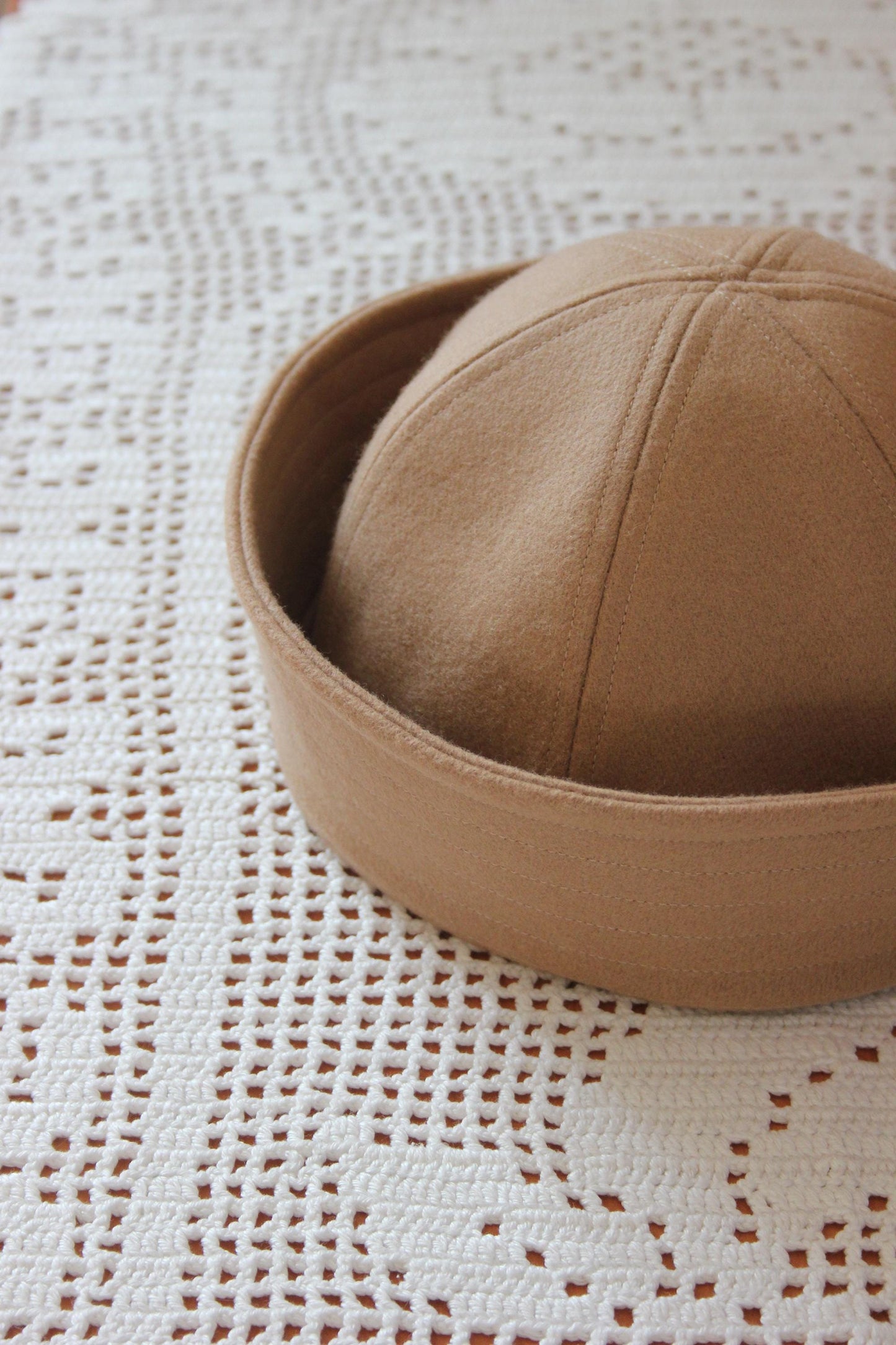 Drap Marine Pillbox in Camel Brown