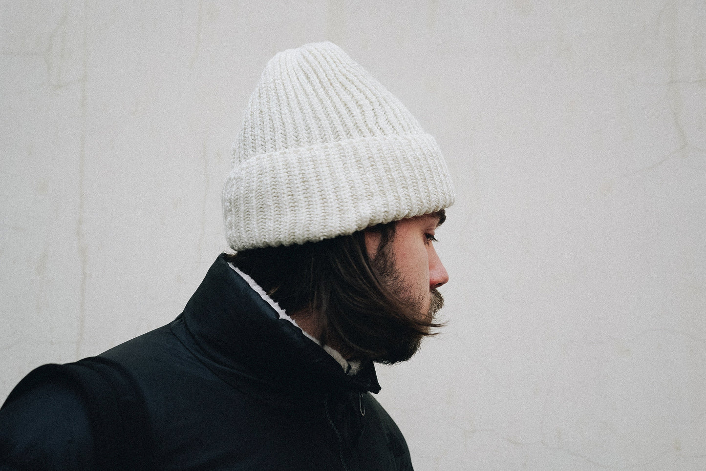 Woolen beanie hat in white