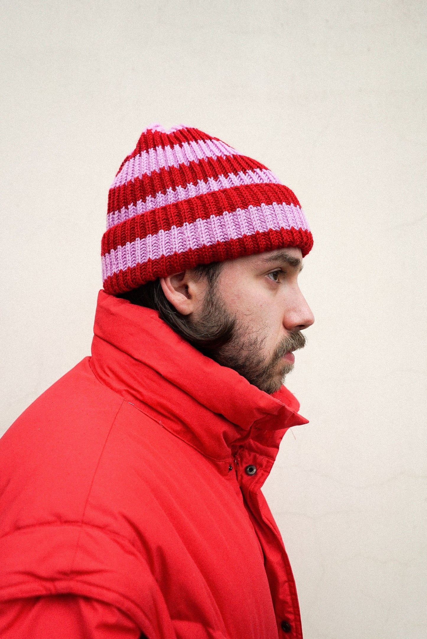 Stripped beanie hat in red and pink