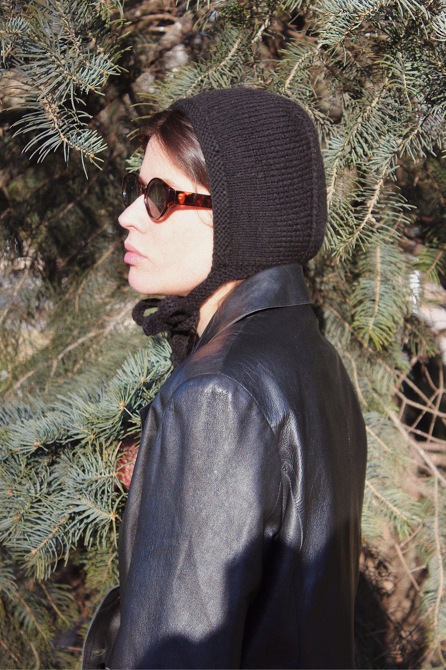 Hand-knitted Adult Bow Tie Bonnet hat in Black