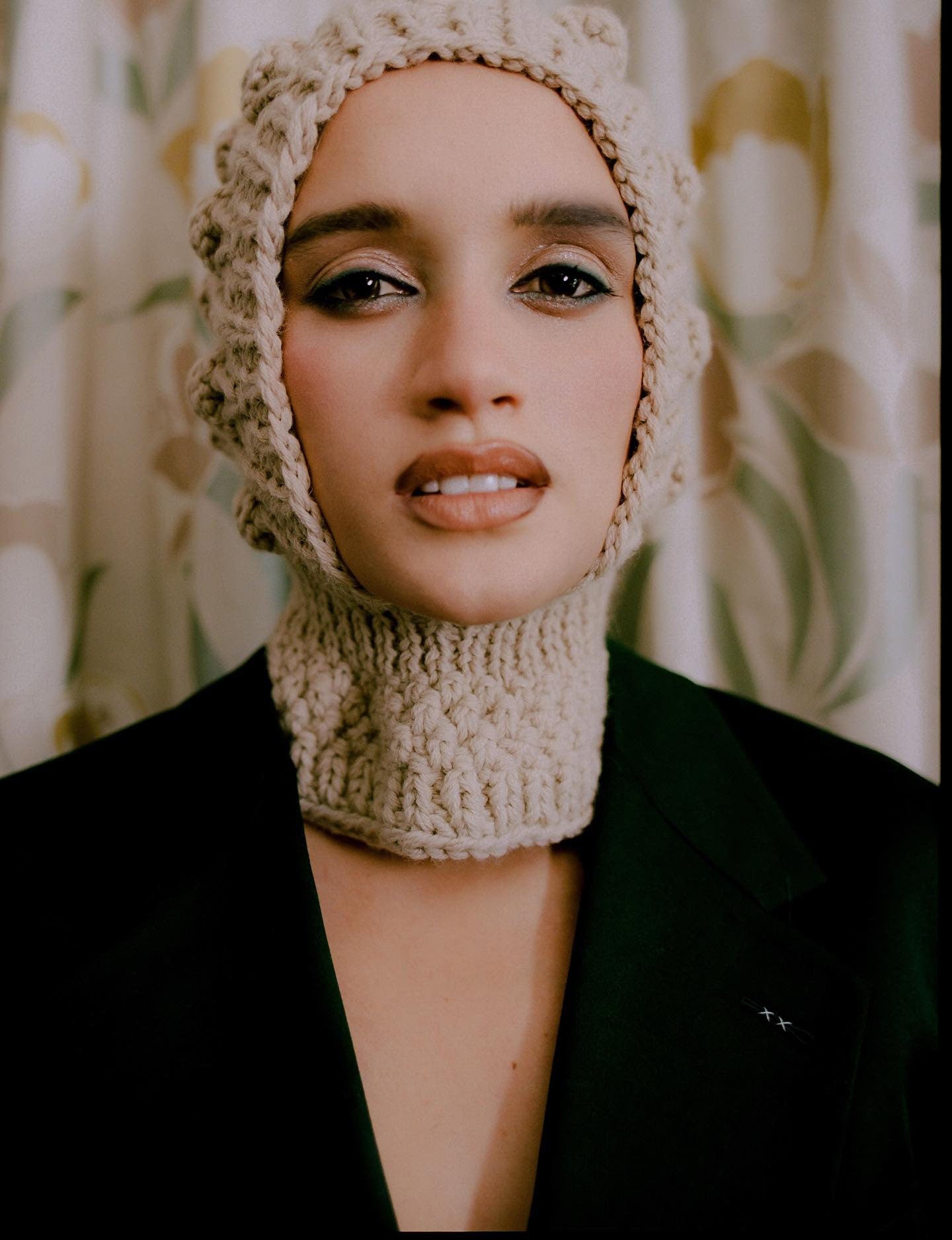 Balaclava with dimensional tuck knitting technique in Beige