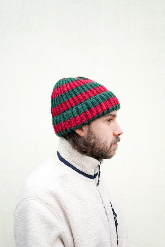 Woolen beanie hat in burgundy and green