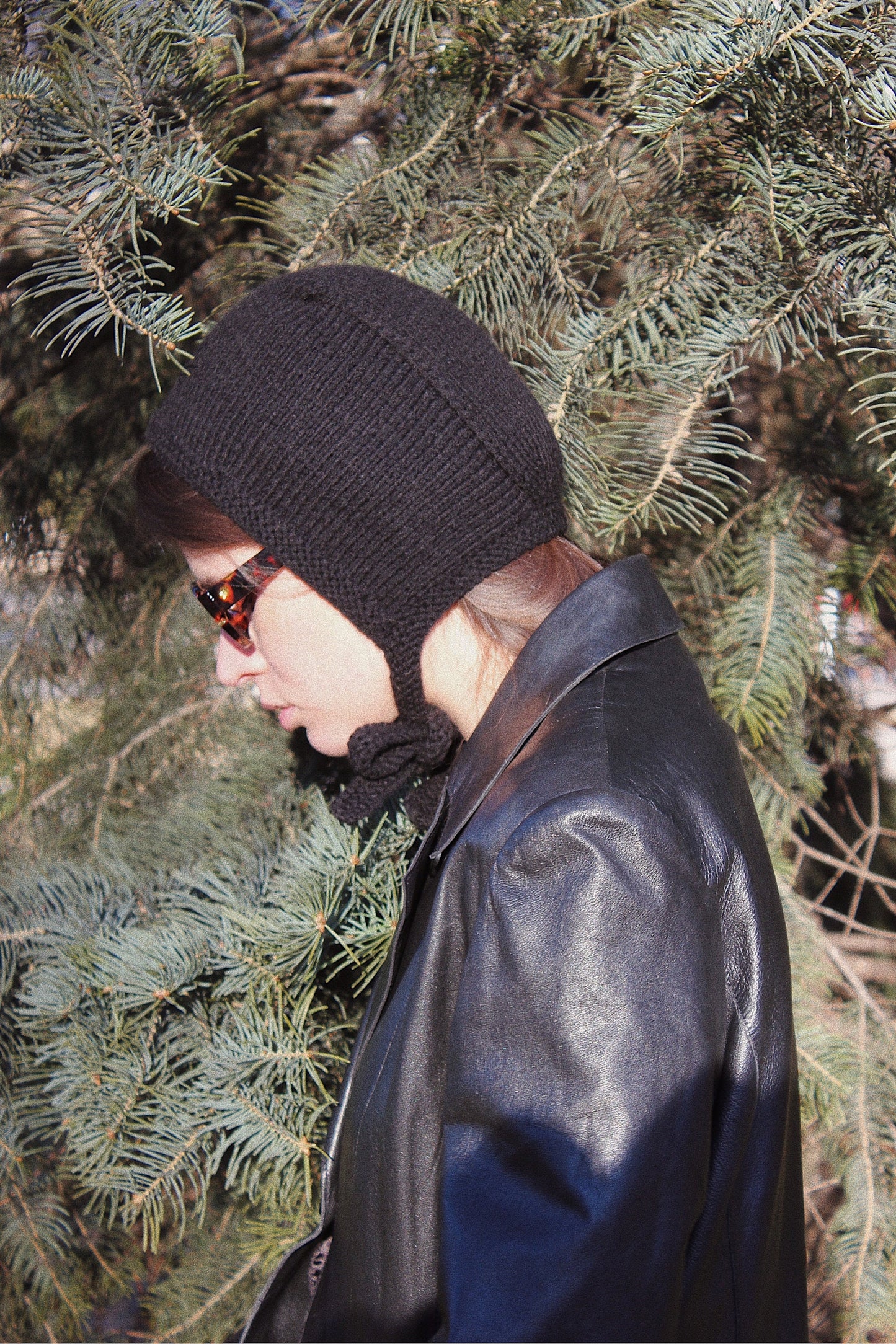 Hand-knitted Adult Bow Tie Bonnet hat in Black