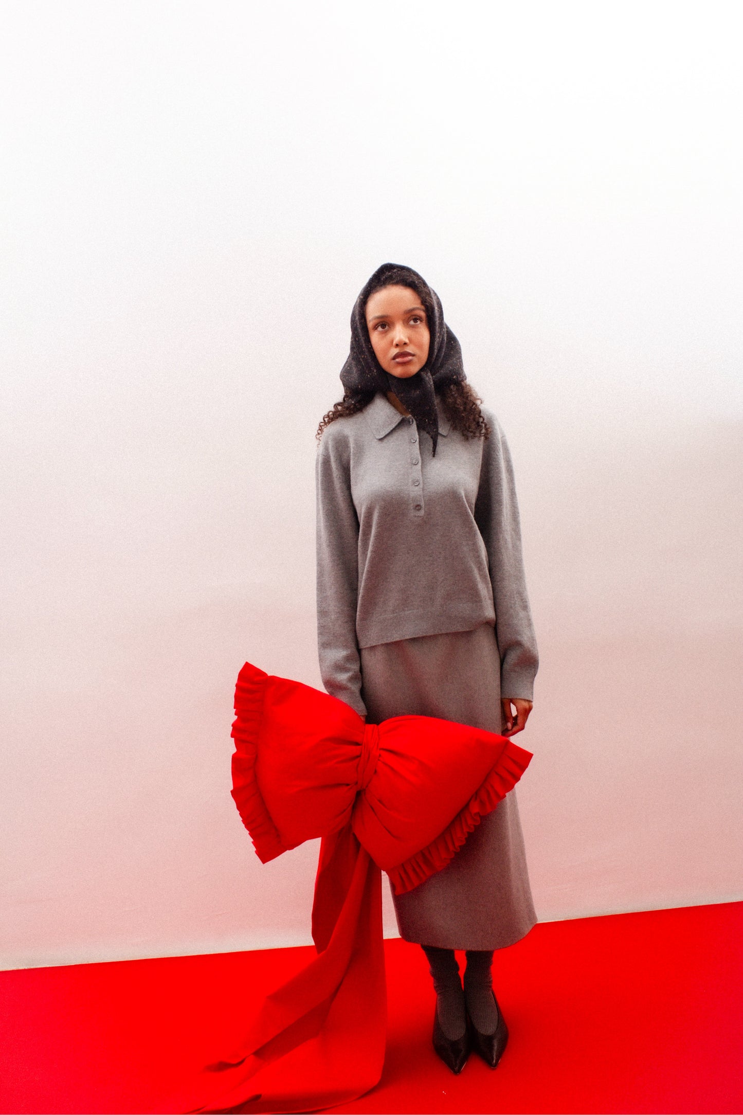 Hand-knitted Speckled Tweed Wool Headscarf in Black