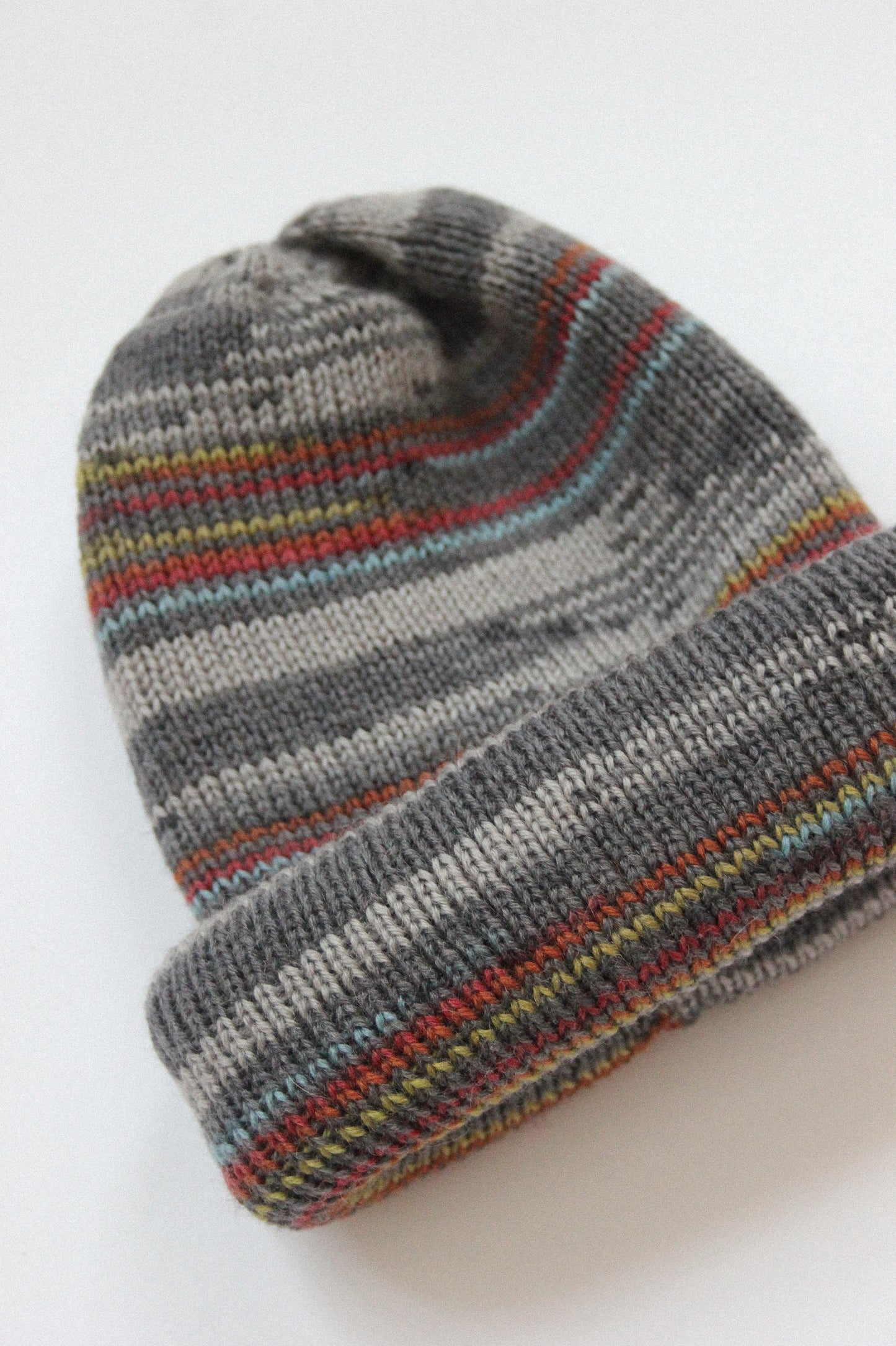Random Multicolor Striped beanie in Grey