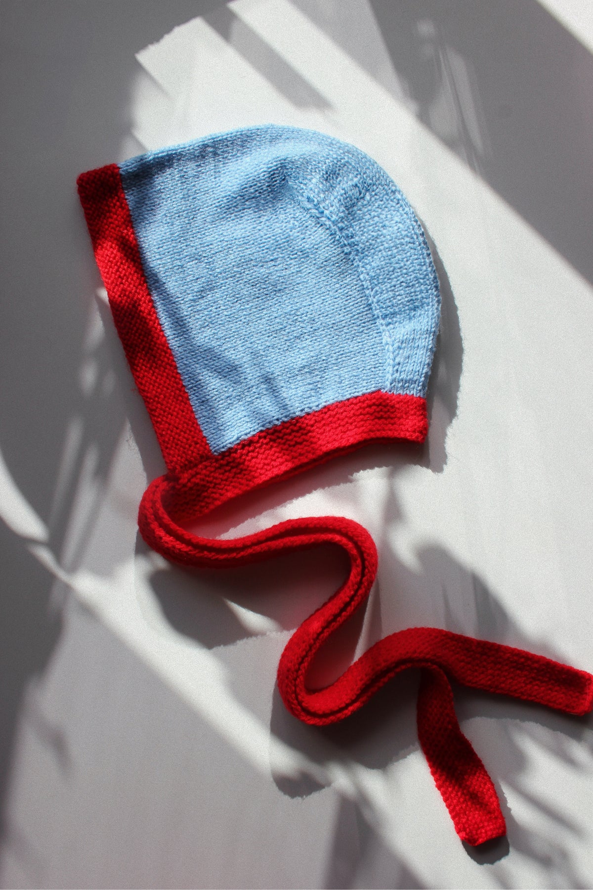 Chunky Bonnet hat in Red & Baby Blue