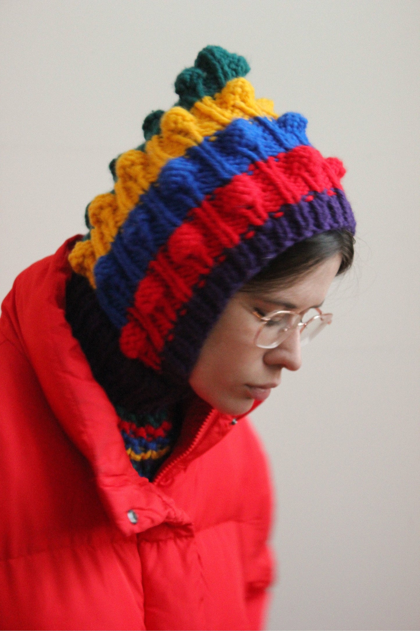 Multicolored Balaclava with dimensional tuck knitting technique
