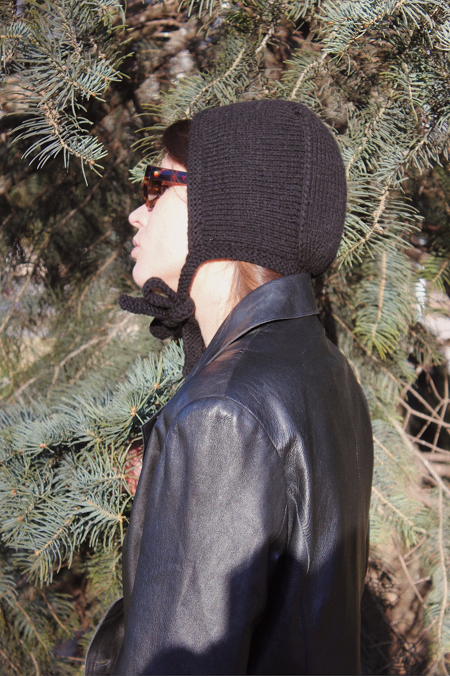 Hand-knitted Adult Bow Tie Bonnet hat in Black