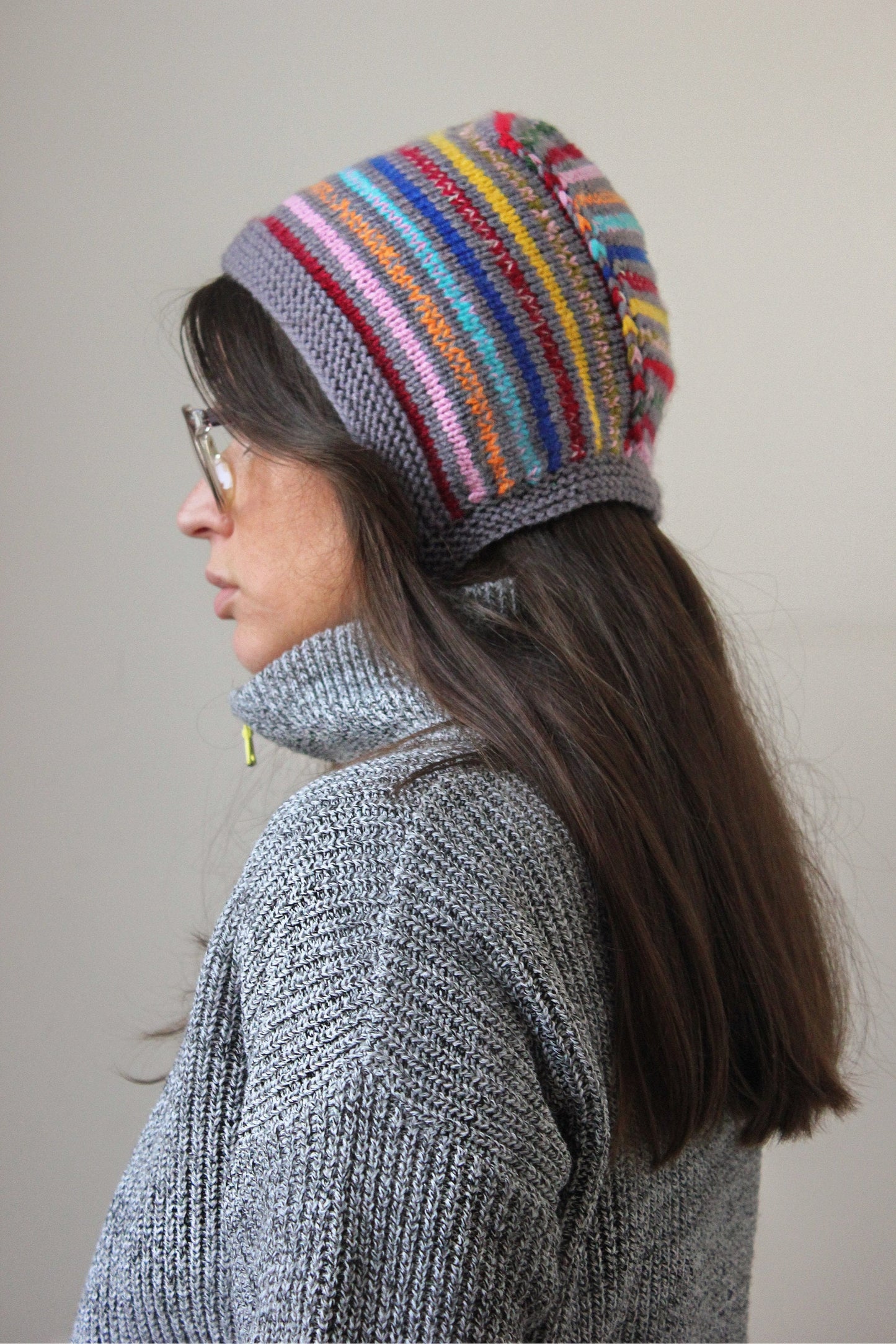 Random Multicolor Hand-knitted Adult Bow Tie Bonnet hat in Charcoal Gray