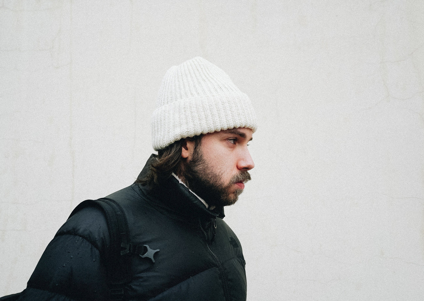 Woolen beanie hat in white