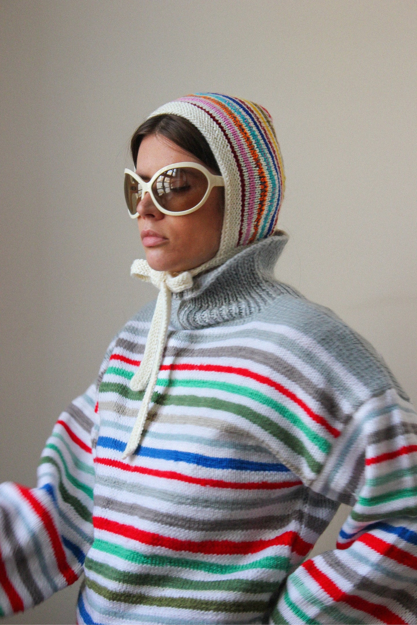 Random Multicolor Hand-knitted Adult Bow Tie Bonnet hat in Ivory