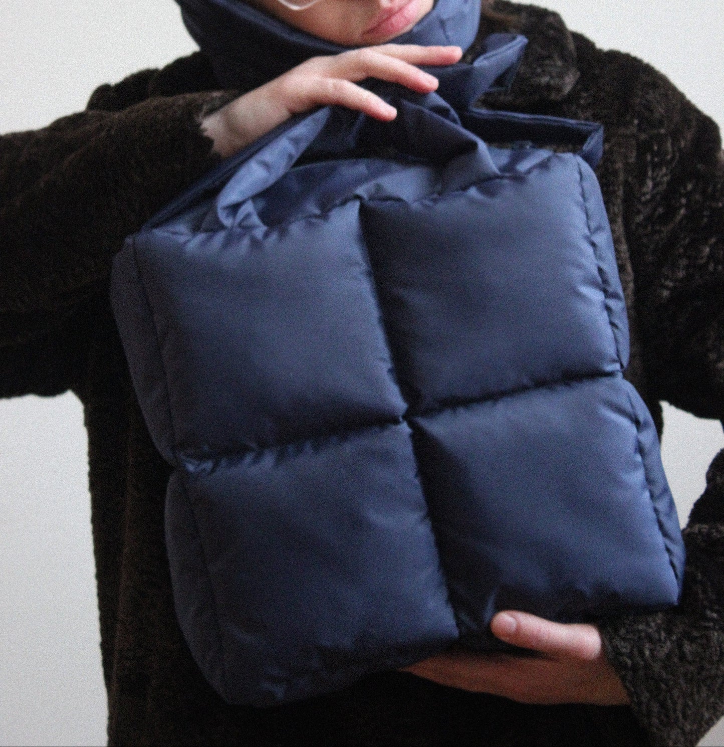 Pillow Puffer Bag in Navy