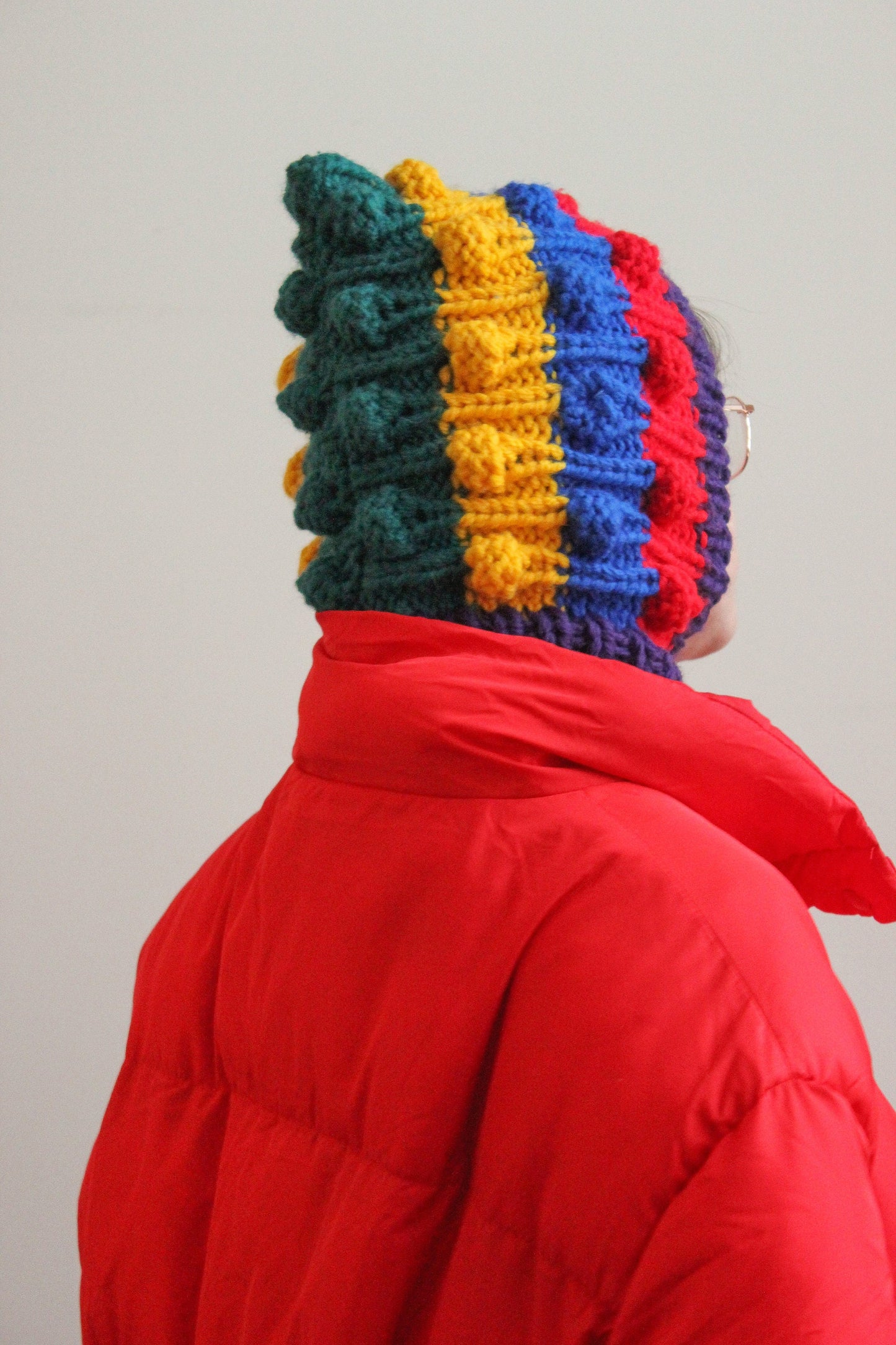 Multicolored Balaclava with dimensional tuck knitting technique