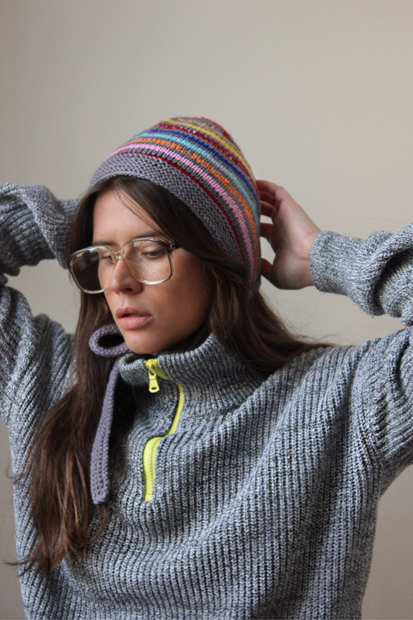 Random Multicolor Hand-knitted Adult Bow Tie Bonnet hat in Charcoal Gray